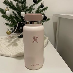 NWT Hydro Flask in Juneberry! RARE!
